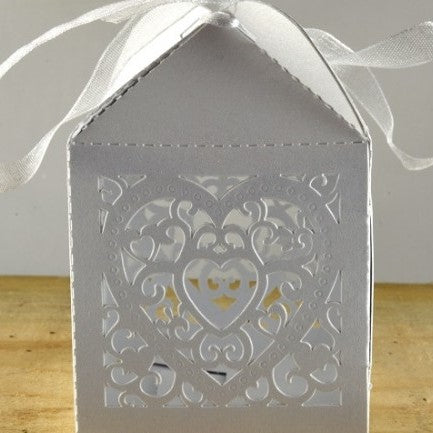 20 White Pearlescent Heart Favour Boxes (20 Pieces)